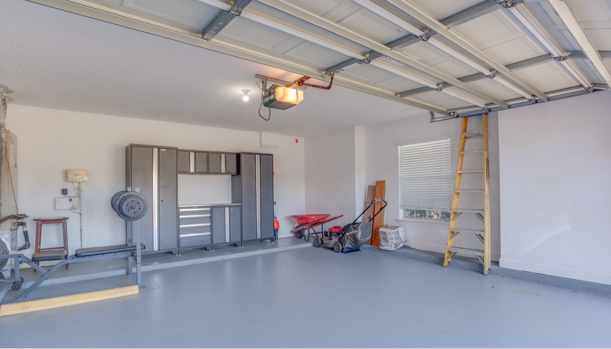 Picture of a clean garage